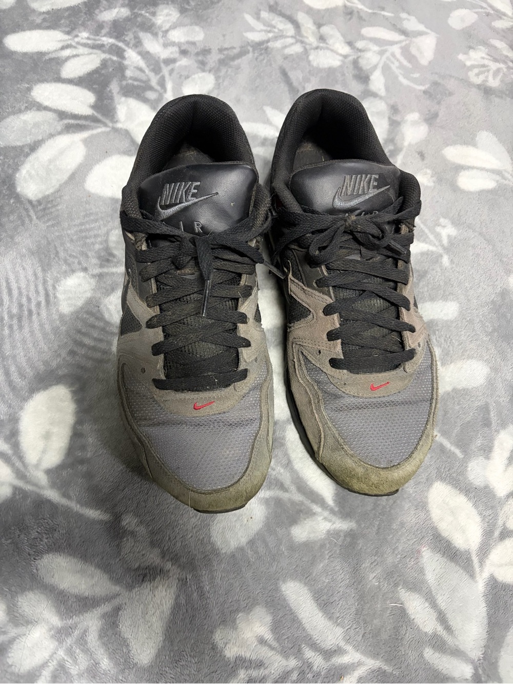 Nike Men’s Gray and Black Sneakers with Small Red Swoosh